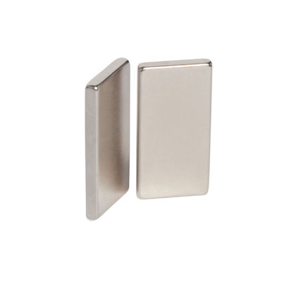 kaufen Kundenspezifisch geformter gesinterter Neodym-Magnet mit Nickelbeschichtung und magnetischer Ausrichtung online manufacture